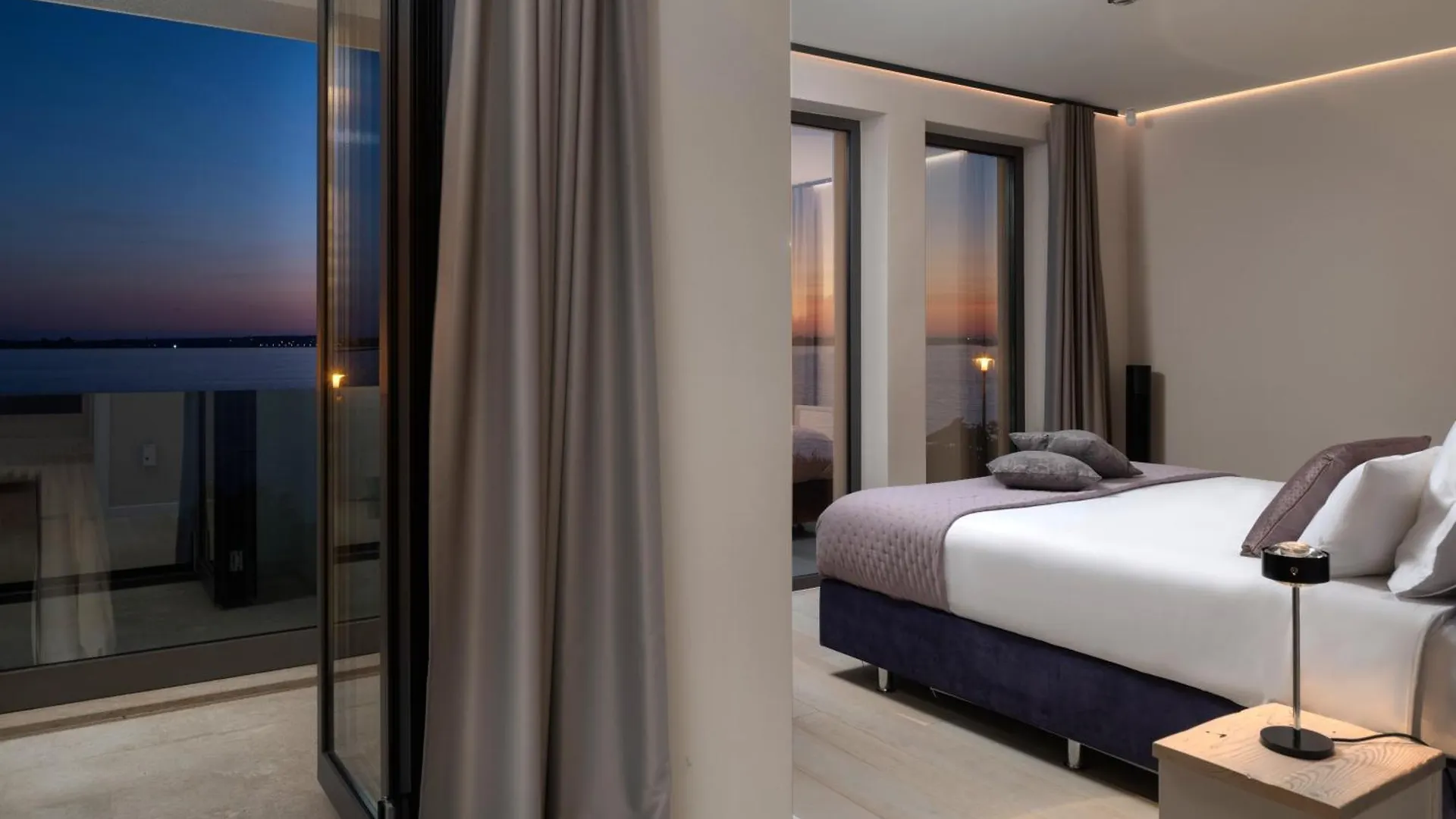 Four Seasons Vrsi Twin Villa Beachfront - Heated Pool & Jacuzzi Croatia