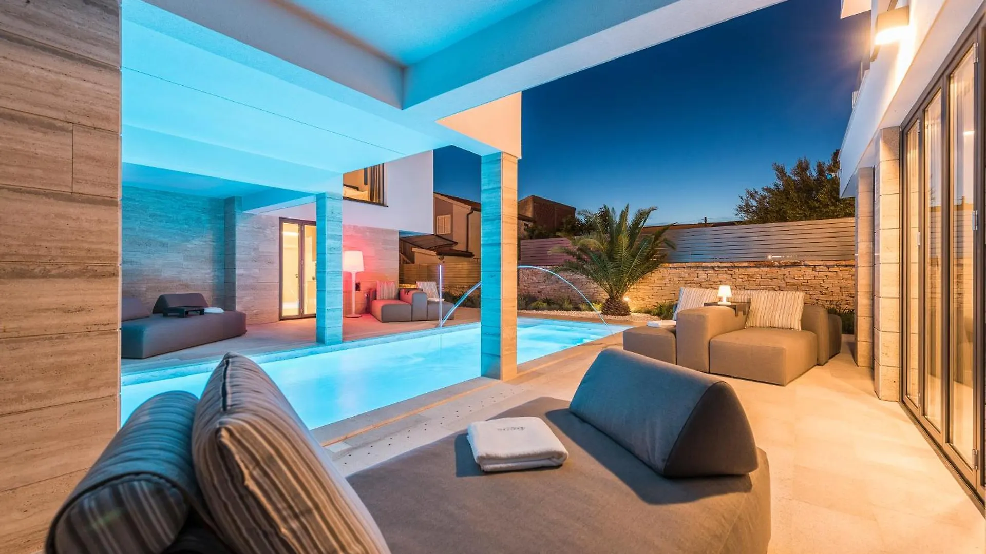 Four Seasons Vrsi Twin Villa Beachfront - Heated Pool & Jacuzzi