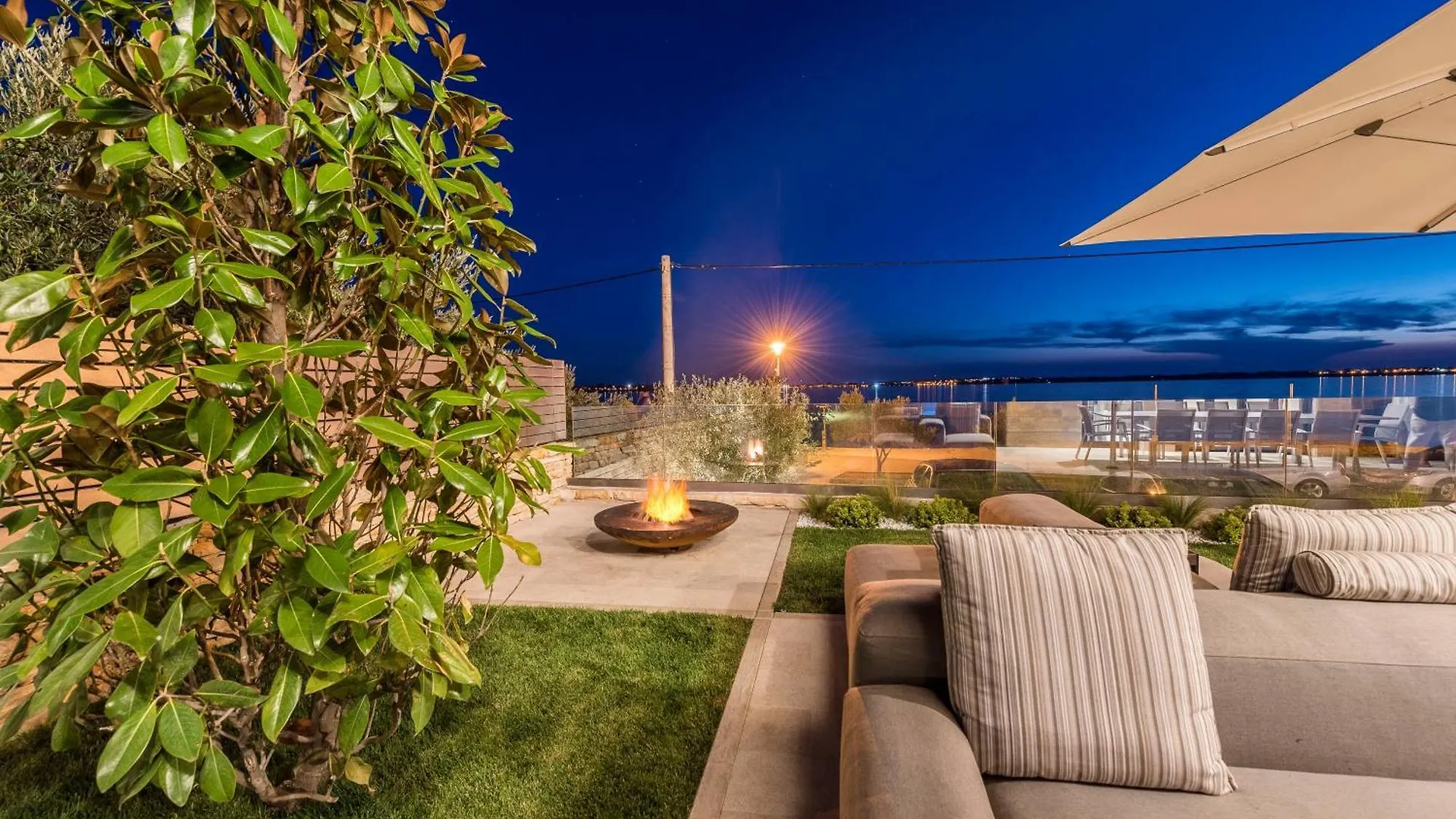 Four Seasons Vrsi Twin Villa Beachfront - Heated Pool & Jacuzzi