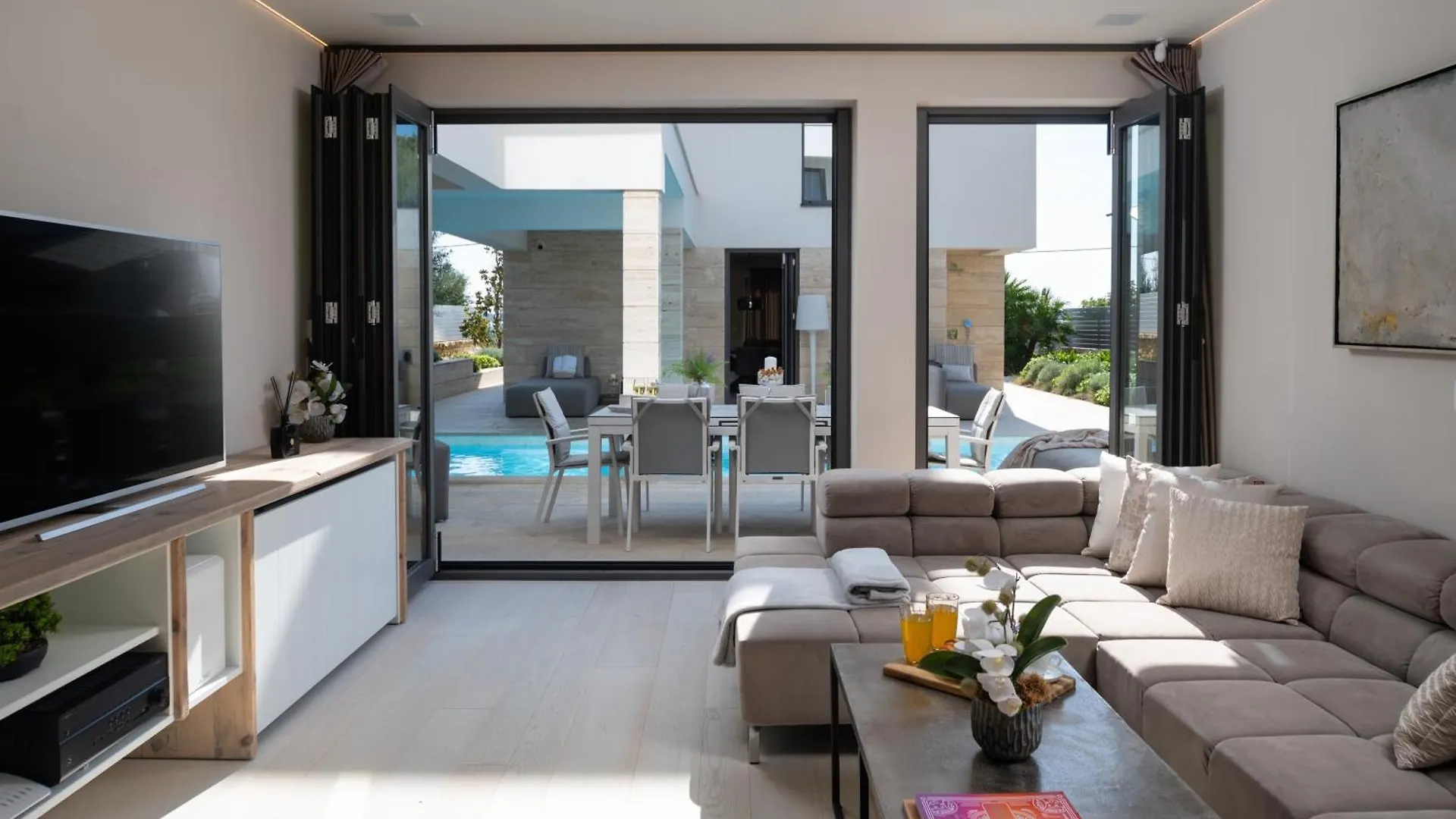 Four Seasons Vrsi Twin Villa Beachfront - Heated Pool & Jacuzzi