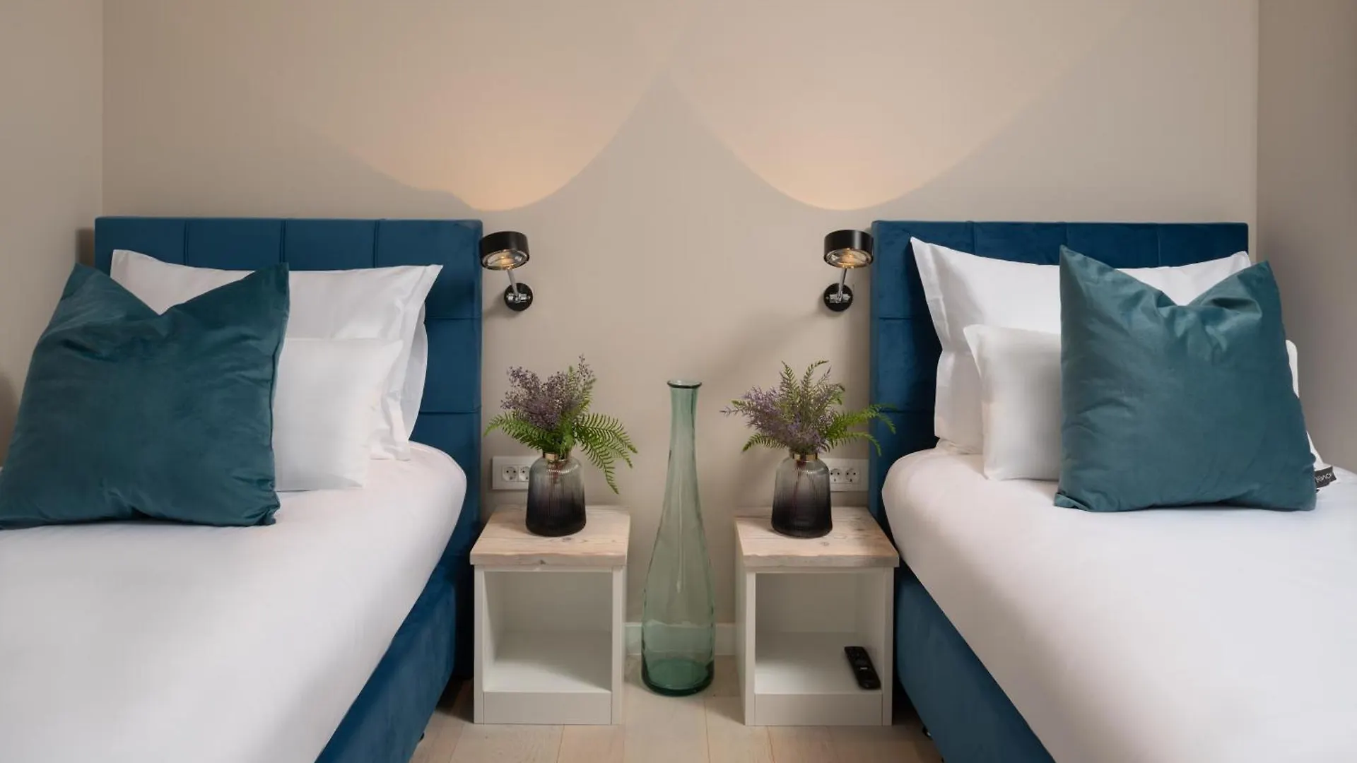 Four Seasons Vrsi Twin Villa Beachfront - Heated Pool & Jacuzzi