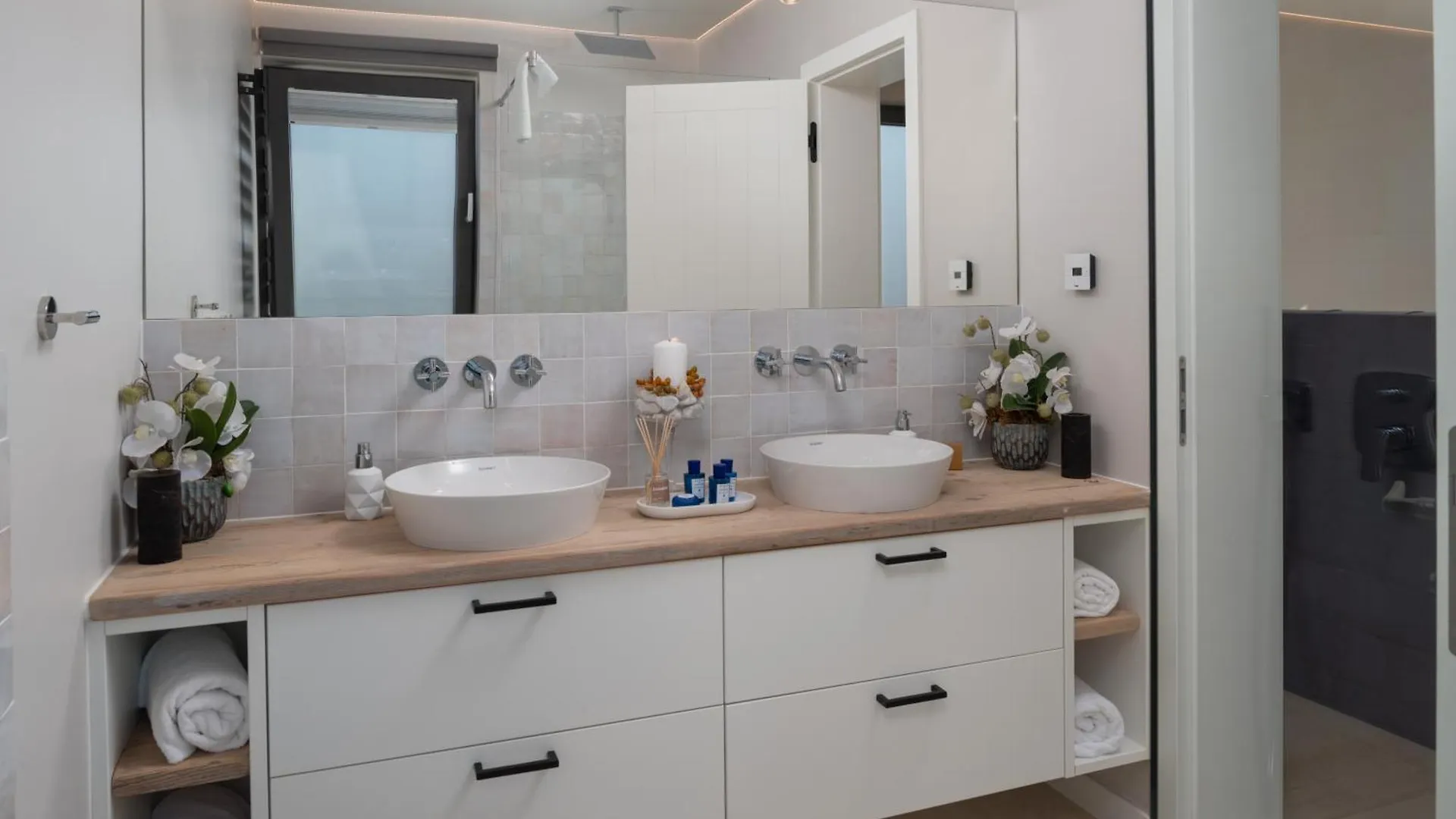 Four Seasons Vrsi Twin Villa Beachfront - Heated Pool & Jacuzzi 0*,  Croatia