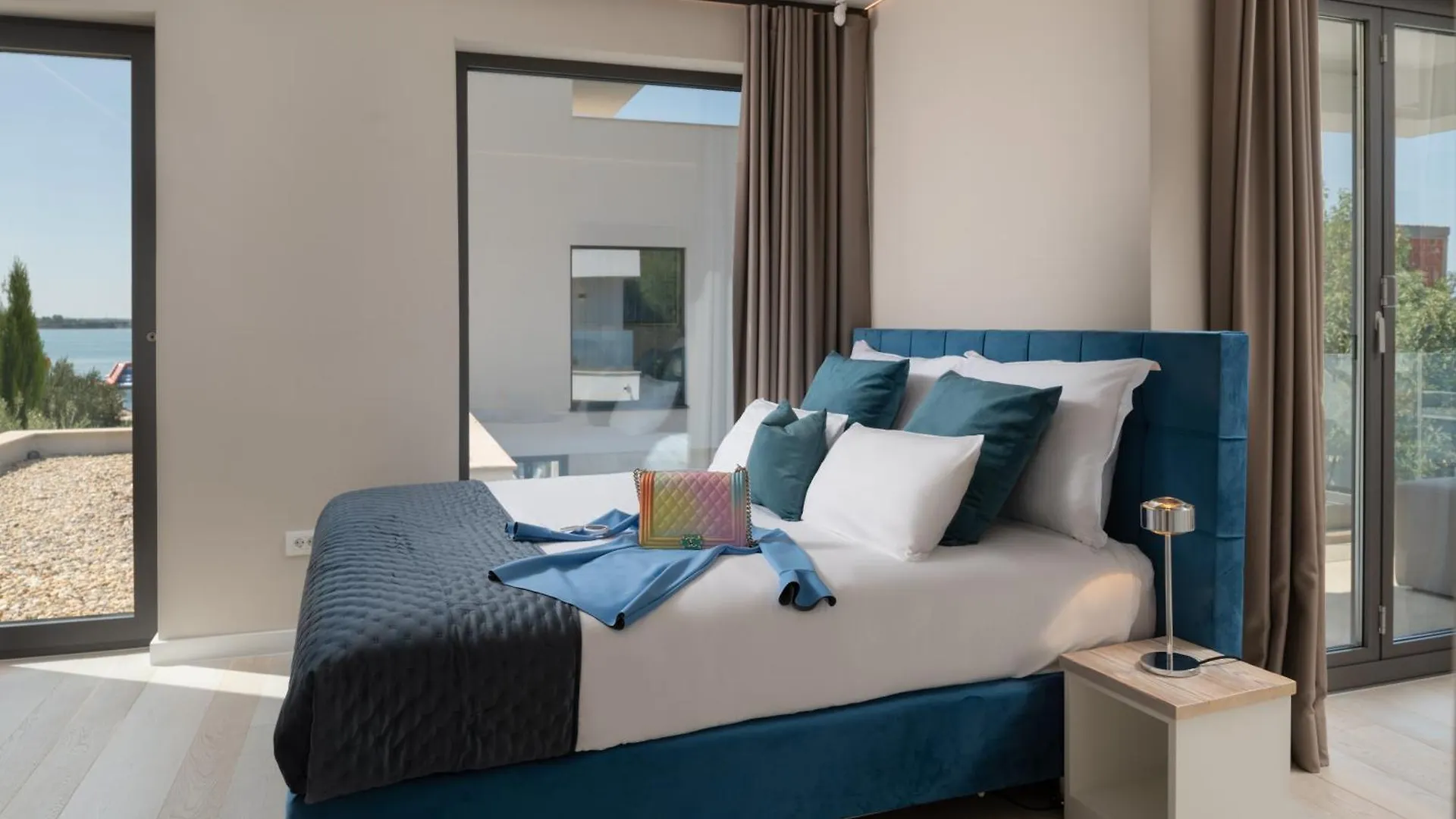 Four Seasons Vrsi Twin Villa Beachfront - Heated Pool & Jacuzzi Croatia