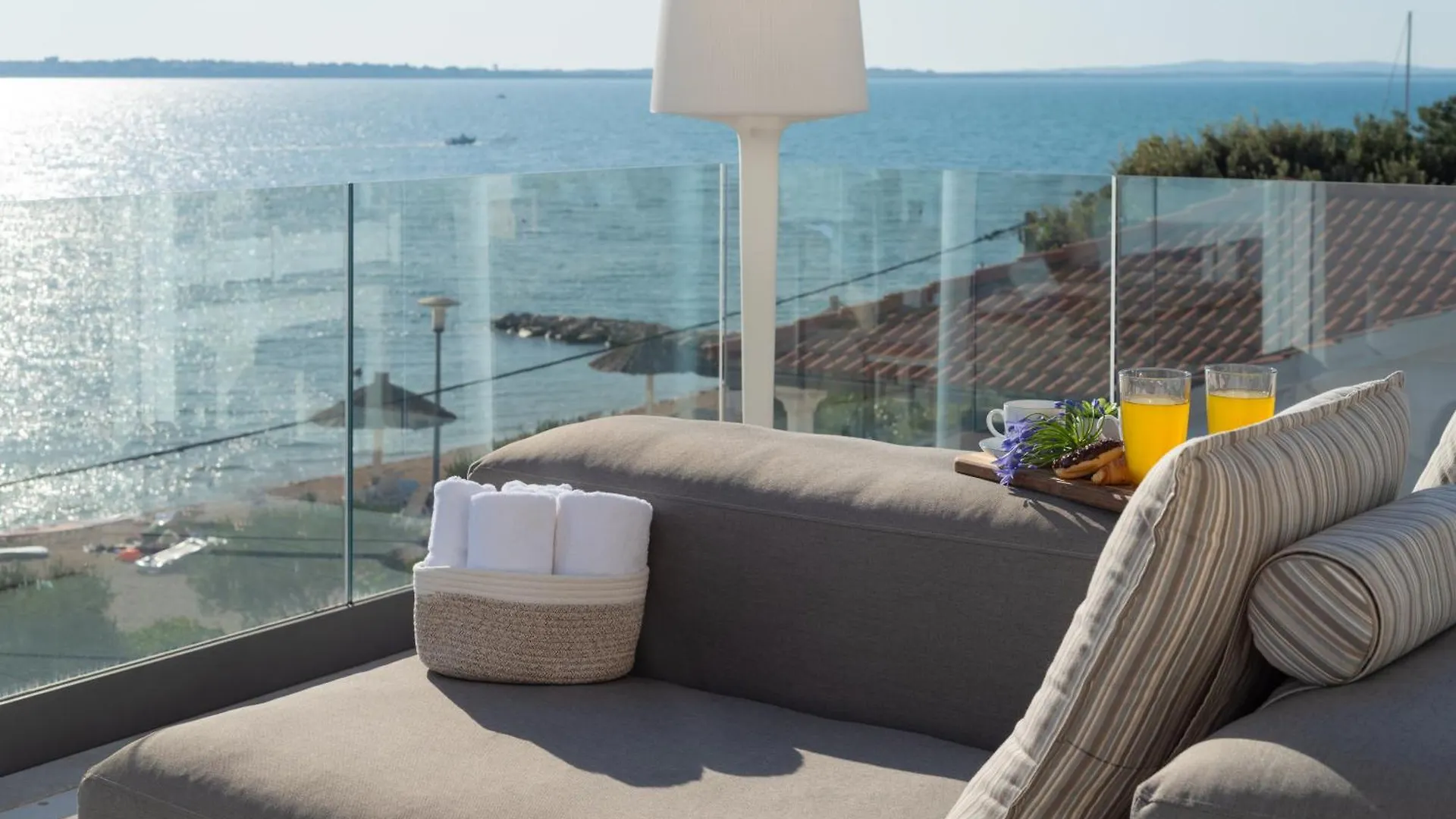 Four Seasons Vrsi Twin Villa Beachfront - Heated Pool & Jacuzzi Croatia