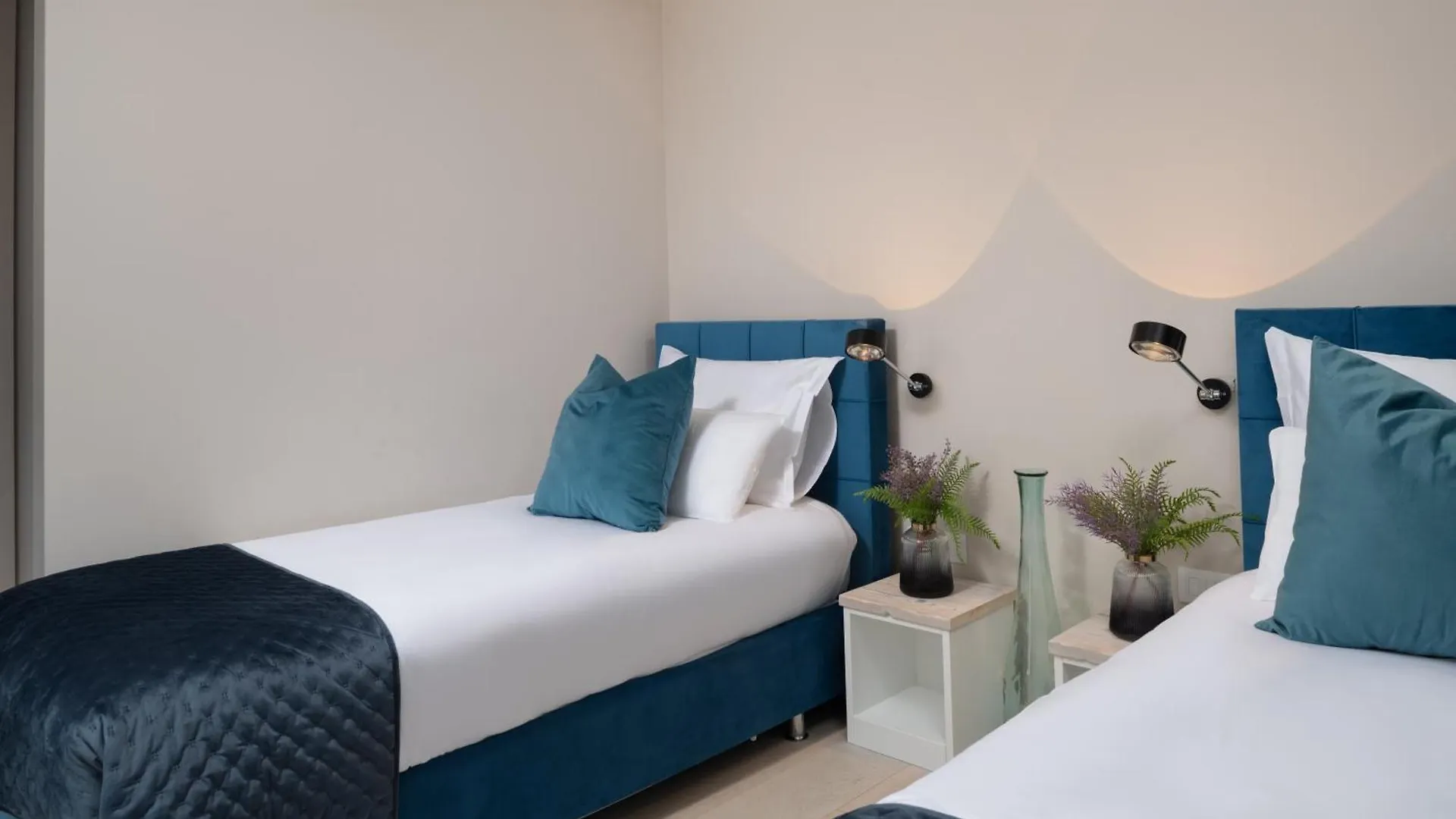 Four Seasons Vrsi Twin Villa Beachfront - Heated Pool & Jacuzzi 0*,