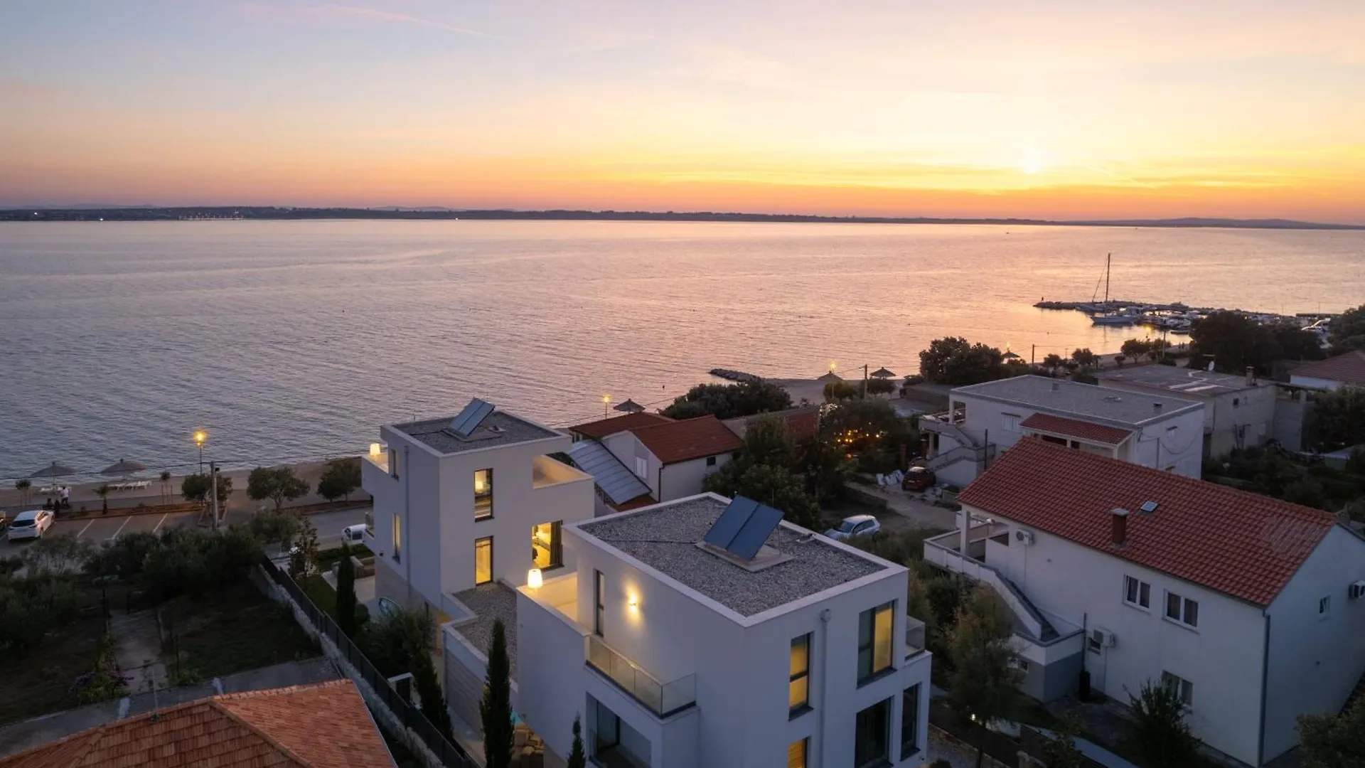 Four Seasons Vrsi Twin Villa Beachfront - Heated Pool & Jacuzzi 0*,  Croatia