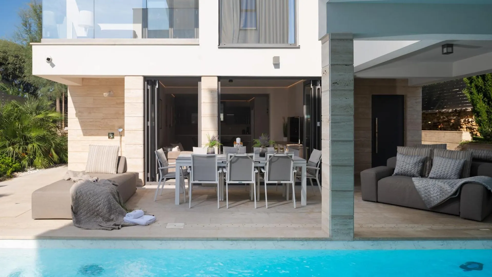 Four Seasons Vrsi Twin Villa Beachfront - Heated Pool & Jacuzzi Croatia