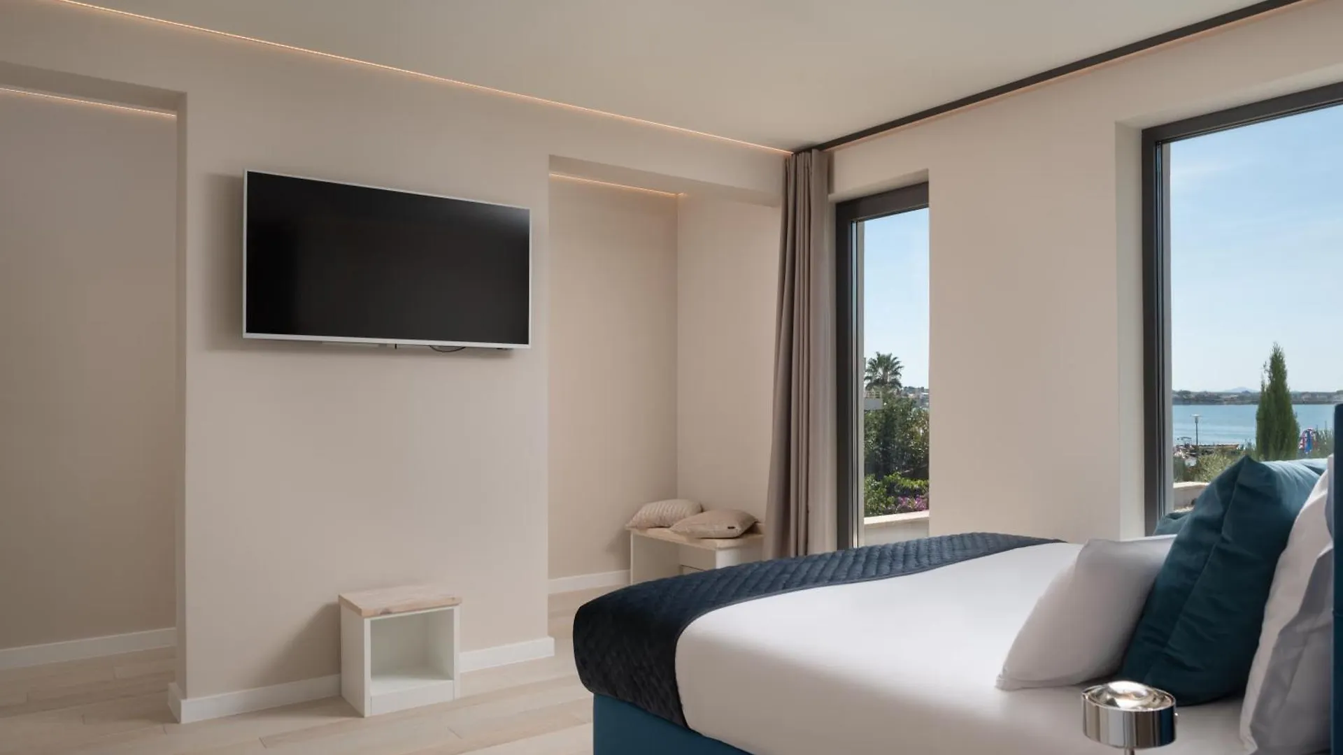 Four Seasons Vrsi Twin Villa Beachfront - Heated Pool & Jacuzzi